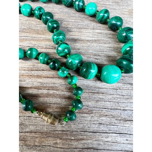 Vintage 24" Graduated Green Malachite Bead Necklace - Picture 4 of 7